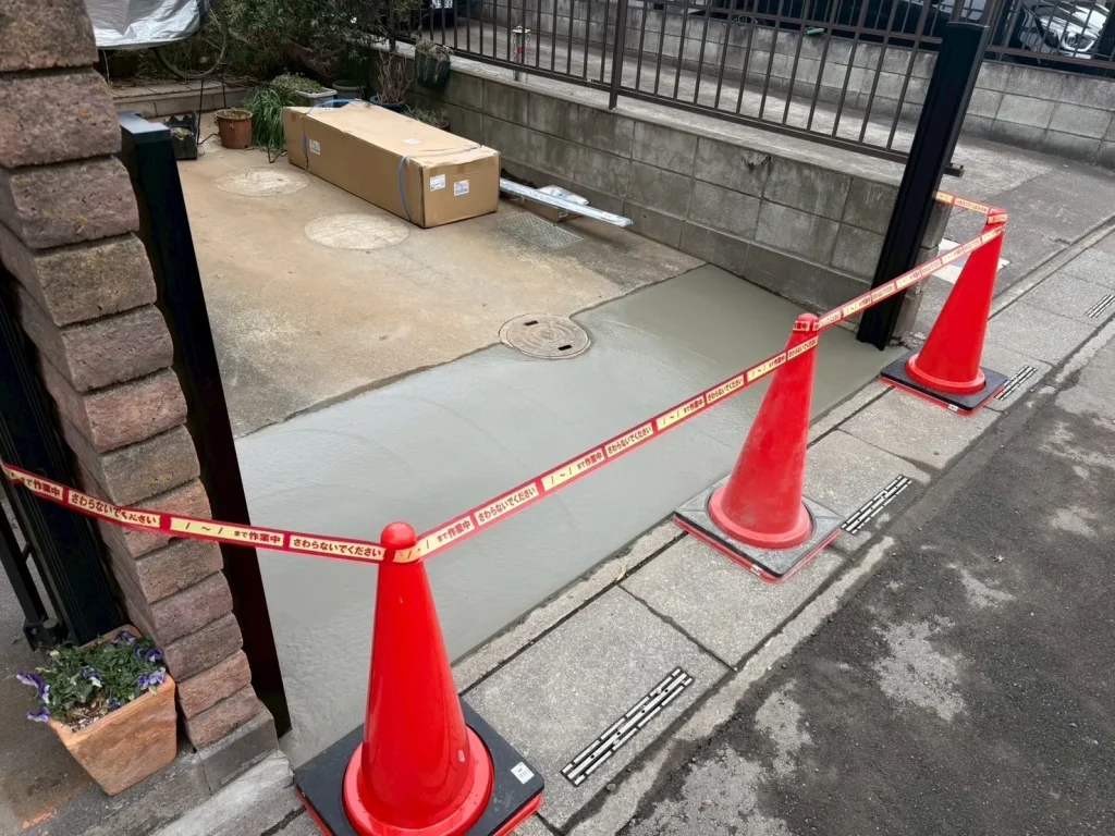 2026年2月｜さいたま市見沼区　カーゲート（門扉）交換工事（戸建て）施工中の写真