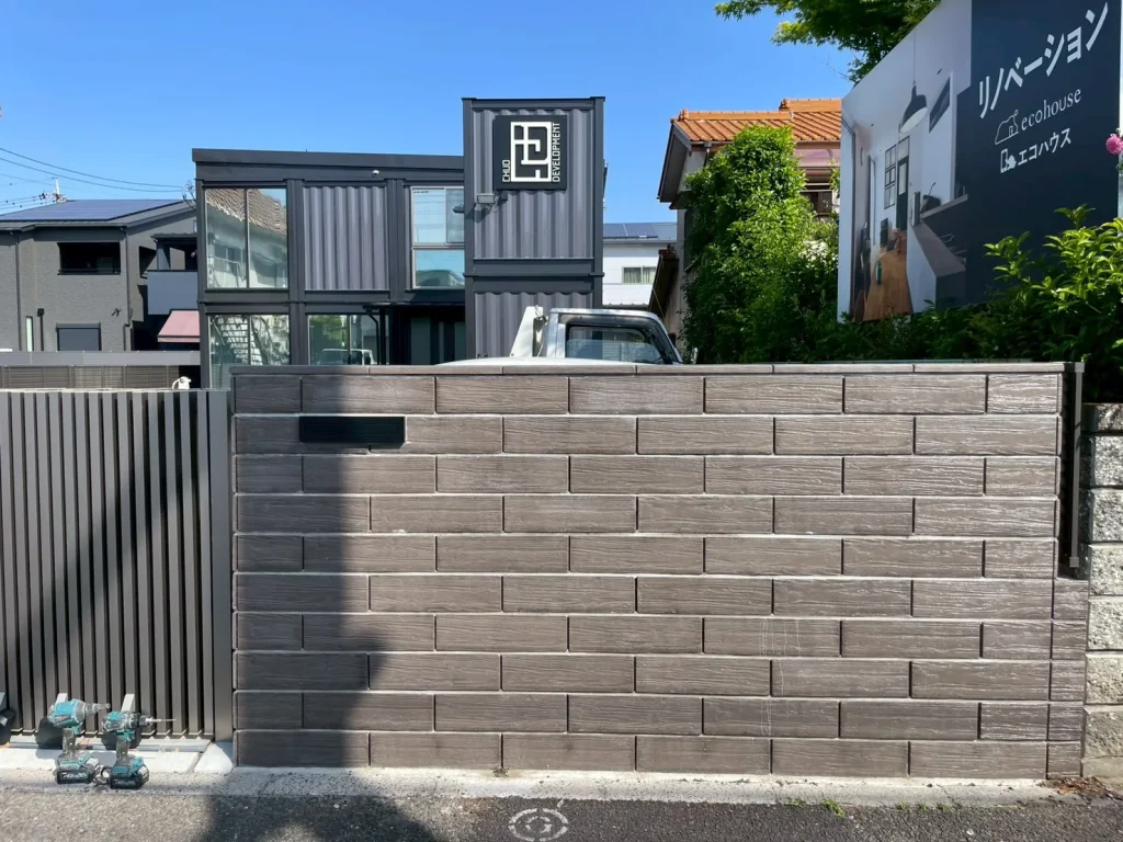 2026年4月|さいたま市緑区 ステンレス看板作成・設置工事(オフィス)施工前写真